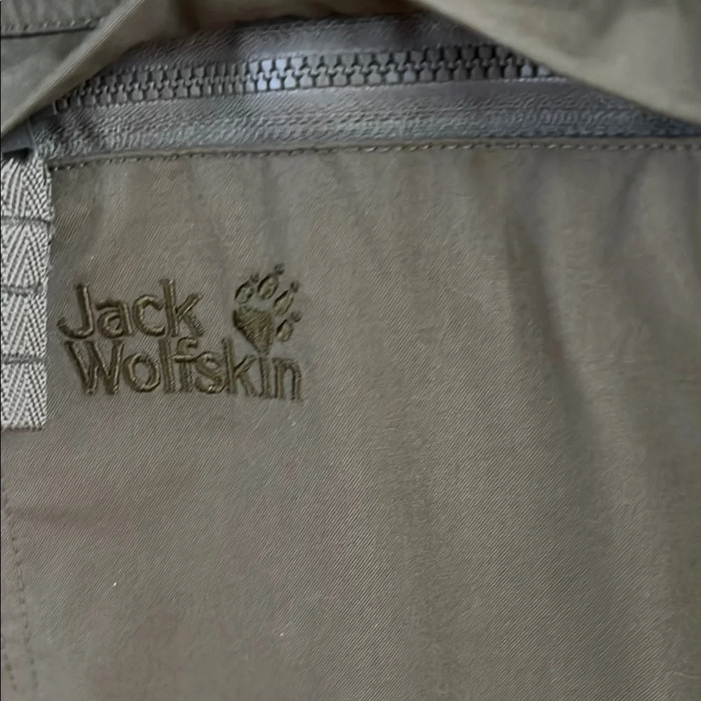 🫒Like New Olive Camio Jacket by Jack Wolfskin | Lightweight | NWOT Men’s Small